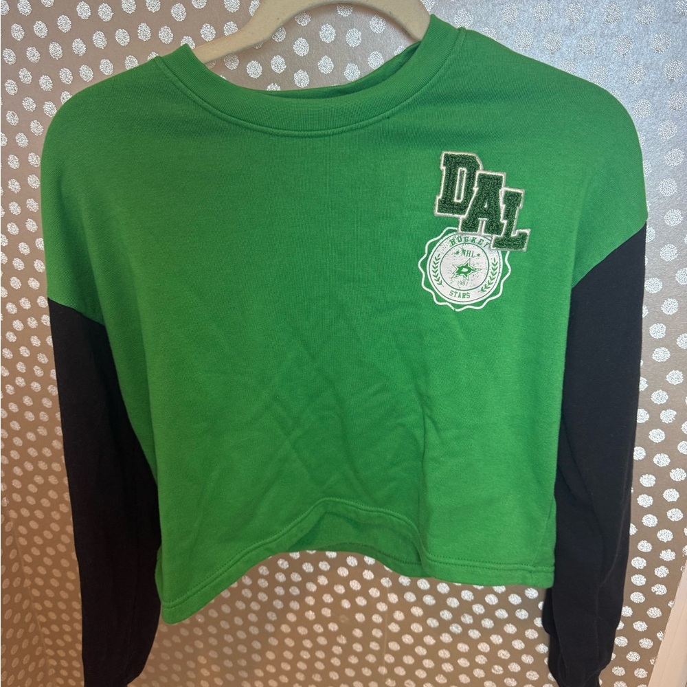 WEAR BY ERIN ANDREWS DALLAS STARS WOMENS GREEN COLORBLOCK CREW SWEATSHIRT - Picture 2 of 6
